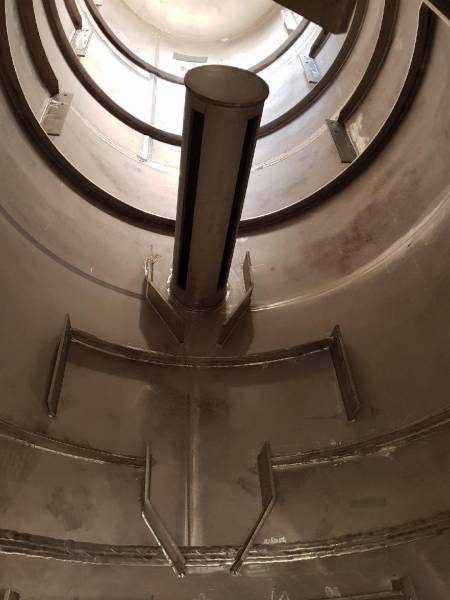 Intérieur d'une colonne de distillation