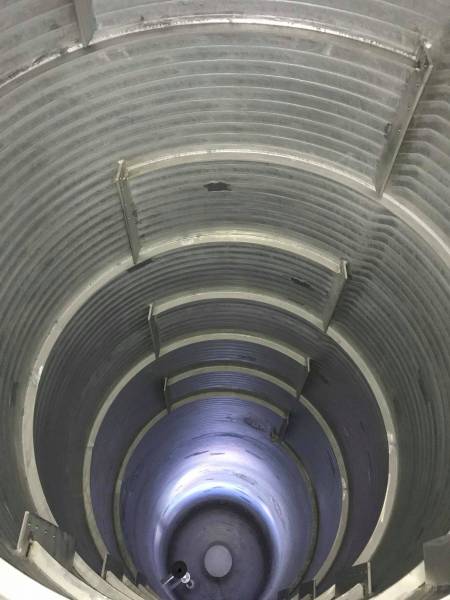 vue interne d'une colonne vidée de ses internes